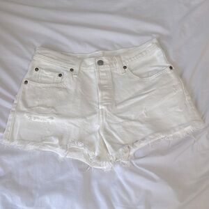 White Levi’s Shorts